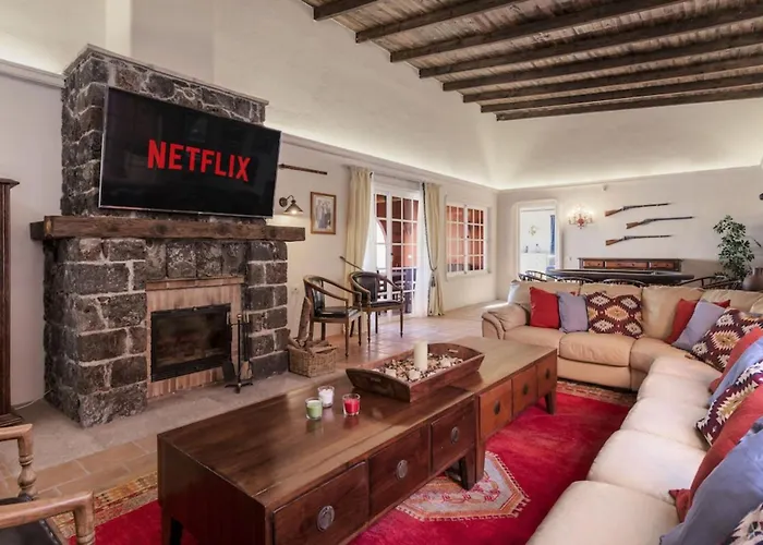 Karat Hacienda Miranda Villa