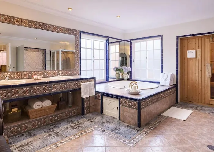 Karat Hacienda Miranda Villa Charco del Pino